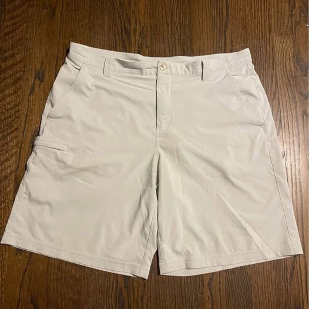 Columbia Men’s Dress shorts golf shorts size 40 GREY